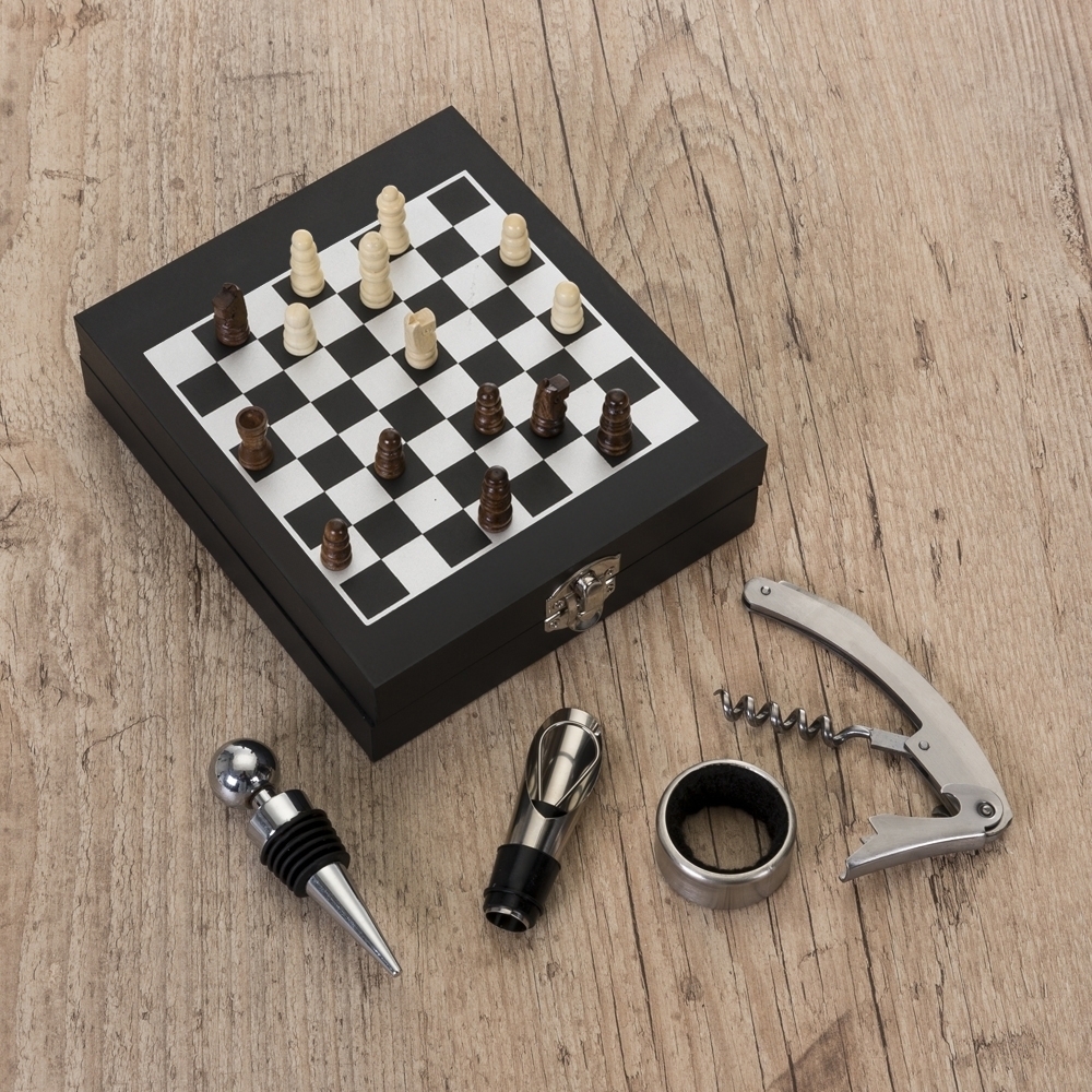 Kit Vinho 4 Peças com Jogo de Xadrez Personalizado
