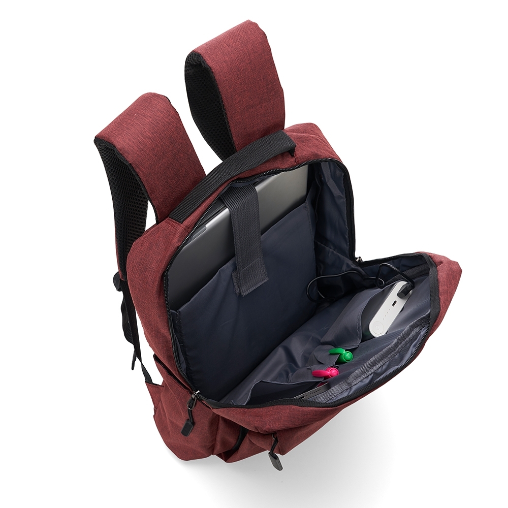 Mochila em Nylon 17L com Compartimentos e Entrada USB Externa